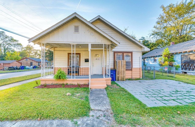 4 Mi to Dtwn Little Rock: Studio w/Porch