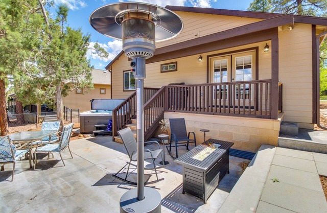 4 Mi to Fool Hollow Lake: Show Low Home w/Hot Tub