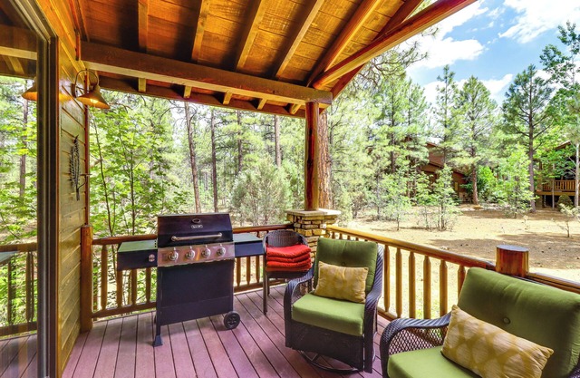 4 Miles to Lake: Retreat w/2 Decks!
