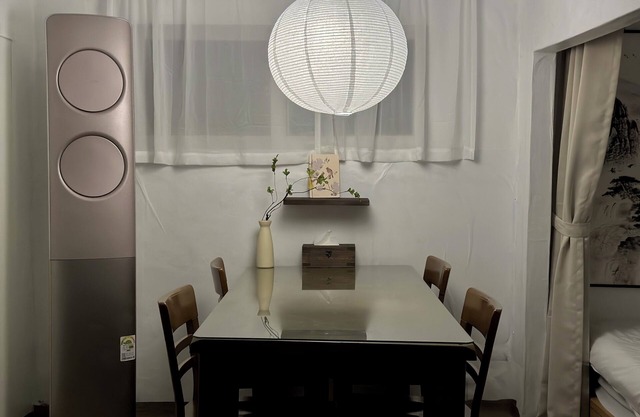 4 minutes walk from Gyeongbokgung Station | Korean traditional house| 3BR