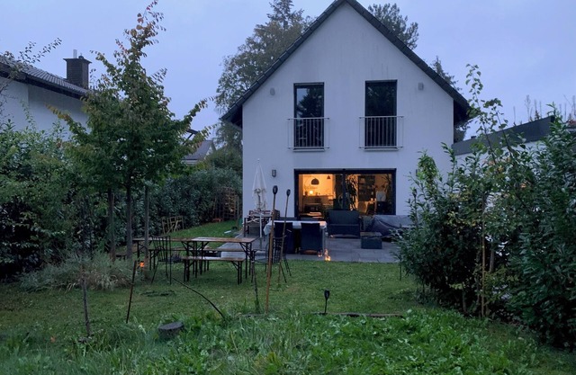 4 PAX Chill Room in Bed & Breakfast Haus Oase Munich. There are pretzels and coffee