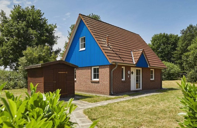 4-person bungalow in the holiday park Landal Dwergter Sand