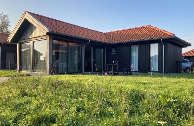 4-person chalet Albatros by the water with parking space