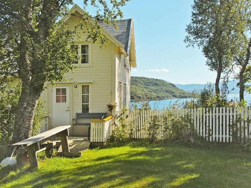 4 person holiday home in Skatvik-By Traum