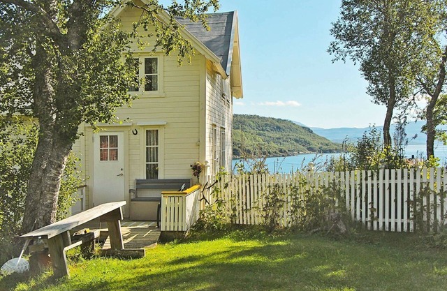4 person holiday home in Skatvik-By Traum