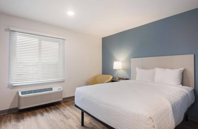 4 Room Private Stay w/Queen Bed, Kitchen & Dining Near Ashley Park Shops