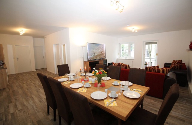 4 rooms, up to 13 persons, luxurious furnishings, "Freesia"