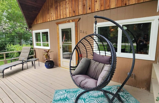 4-Season 3-Bedroom Family Friendly Home Near Pier, Beach & Ice Fishing Roads