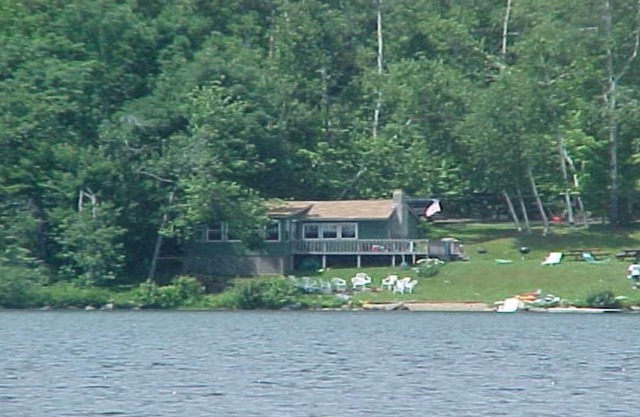 4 Season Secluded Lakefront Home near Ski Mountains