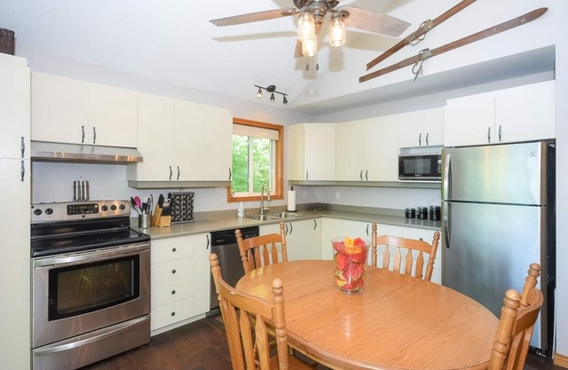 4 Seasons waterfront retreat for rent on a beautiful lake - 3 bedrooms