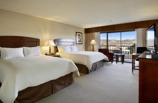 4 Spacious Units! Outdoor Pool, Parking, Pets Allowed, Near Main City Park!