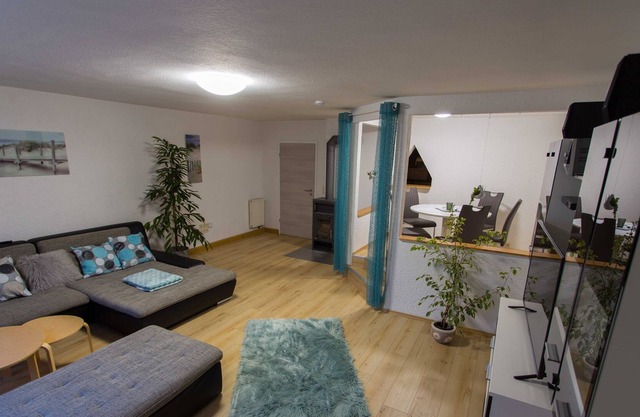 4-star basement apartment with five beds in the center of Franconia