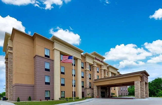 4-Star Hotel ∙ Hampton Inn Iowa City/University Area