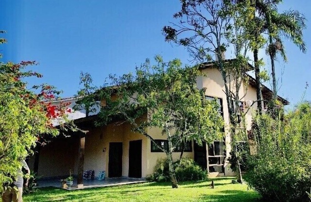 4 suites, air conditioning and swimming pool, lots of charm and comfort