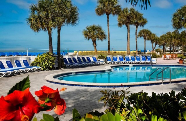 4 Units Perfect for Groups! Enjoy Outdoor Swimming Pool, Parking On-site!
