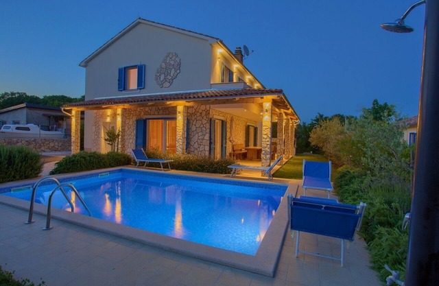 4 * villa with private pool - modern and well equipped