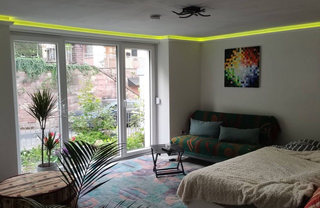 40 qm Wohnung mit Wintergarten/Gewölbekeller und Garten