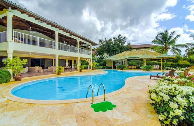 4000 m² Villa ∙ 7 bedrooms ∙ 32 guests