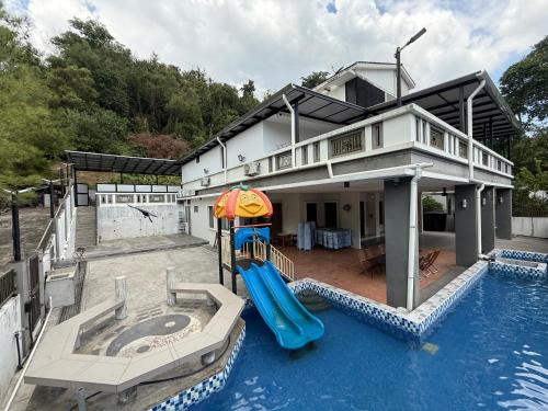 40PAX 7BR Villa with Kids Swimming pool, KTV, Pool Table n BBQ near SPICE Arena Penang 9800 SQFT