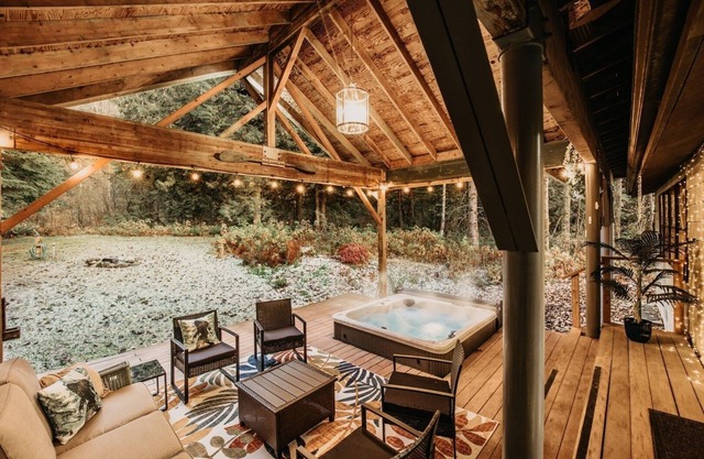 42MF - WiFi - Hot Tub - BBQ by RedAwning