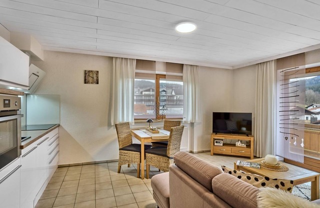 42qm große, gemütlich eingerichtete FeWo mit eigenem Balkon
