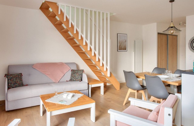 450m beach- Comfort in this pretty flat for 4