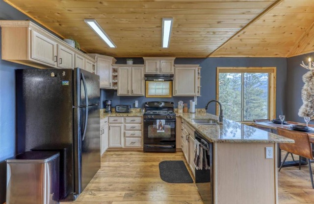 452 Swiss Village Dr