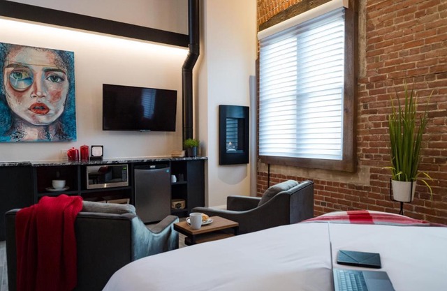 48 King West Boutique Hotel