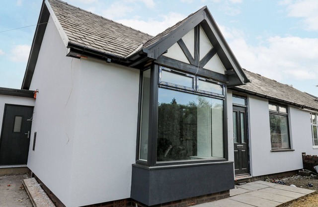 489 NEW HEY ROAD, pet friendly, with hot tub in Huddersfield