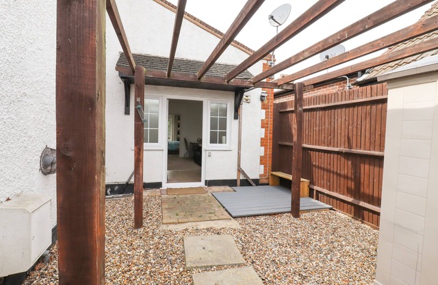 493 LITTLE WAKERING ROAD, with a garden in Little Wakering