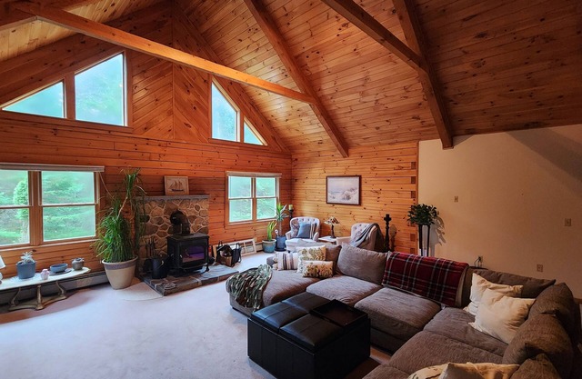 4b2b true Log retreat in the heart of the Whites