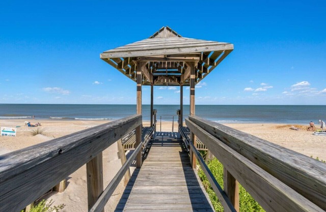 4bd 3ba House on the Beach with Incredible Views!