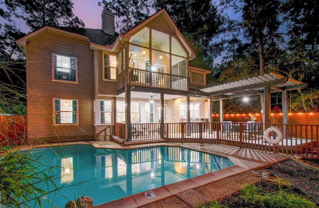 4BD/3BA Stylish Home w Game Room, Backyard, Pool