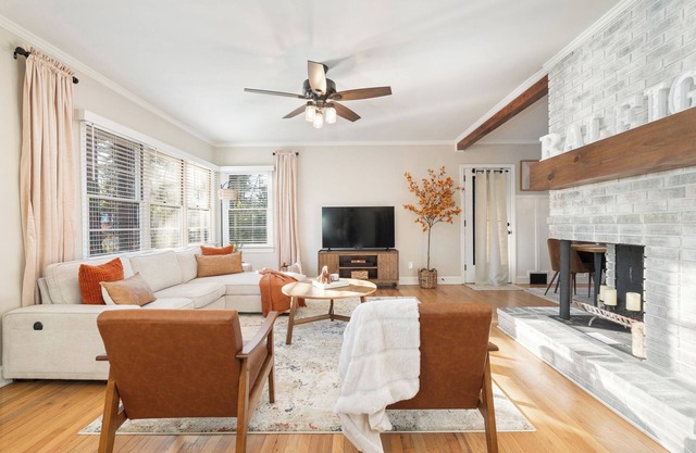 4BD Cozy Urban Escape 5 Mins to DWTN & WakeMed. Movie Room and Arcade Game!