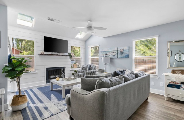 4BD Home 3 Miles To Isle Of Palms - Coastal Haven