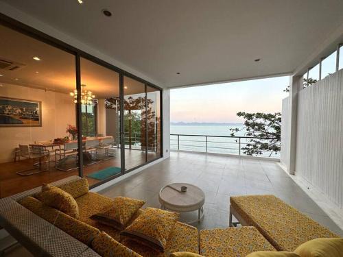 4bedroom Villa Siray Beach Front