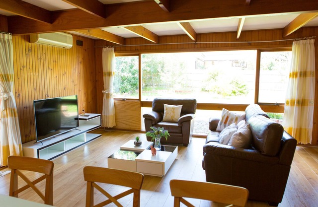 4bedrooms, 2.5 bathrooms w/WIFI & NETFLIX Home at Burwood East *pets friendly*