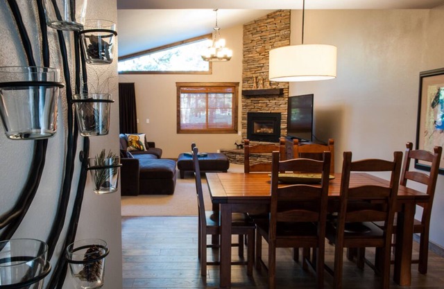 4BR (2 masters!)/3Bath with central A/C, TESLA charger