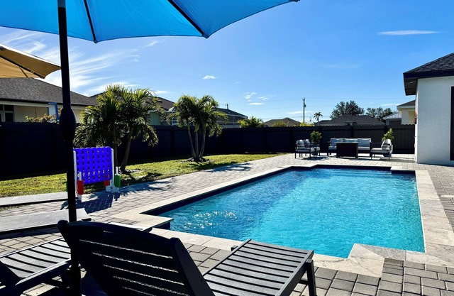 4BR/5BD Luxury Heated Pool Home, Billiard Room, BBQ, Firepit, Top Location!