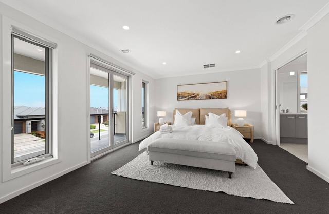 4BR Brand new werribee eco stay house