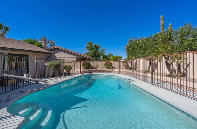 4BR Charming Scottsdale Home w/Private Pool