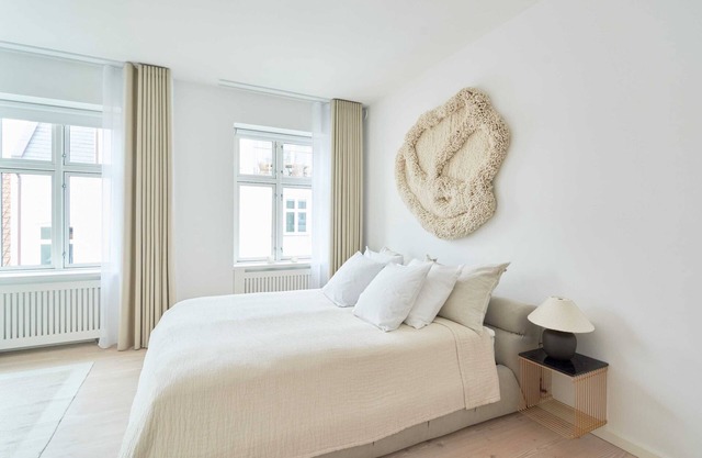 4BR exclusive apartment next to the Royal Theatre