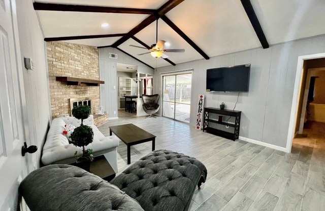 4BR Home w/Pool Furnished Extended Stay near Randolph AFB Fast Wi-Fi W/D