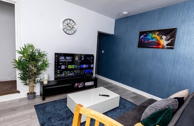 4BR House Near City & Stadium