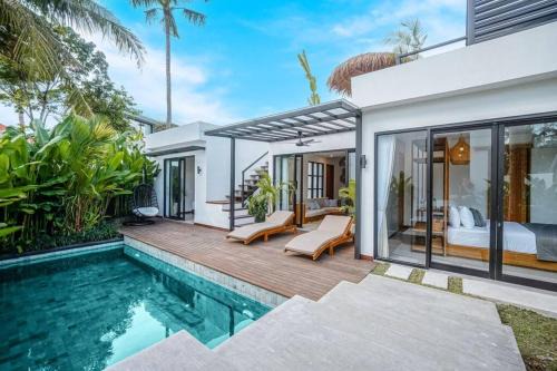 4BR Luxury Tropical Jungle Villa 4 Mins to Beach