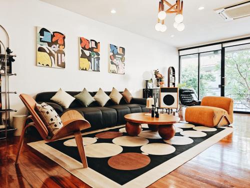 4BR Modern Art Villa with Free Wi-Fi Netflix Vinyl
