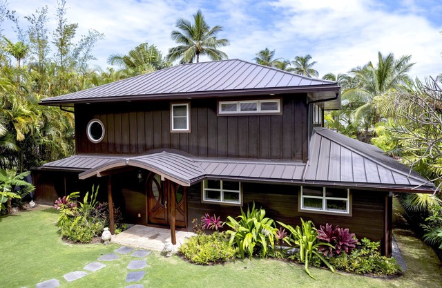 4BR Mokulua Seaside w/ Private Studio, Steps to the Beach