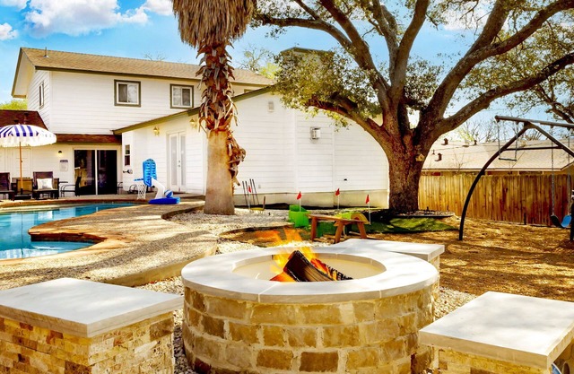 4BR Pool Hot Tub Game & Putt-Putt Retreat