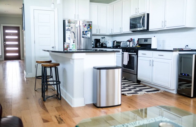 ★ 4BR ★ Private Patio + Garden ★ Near Downtown & ✈