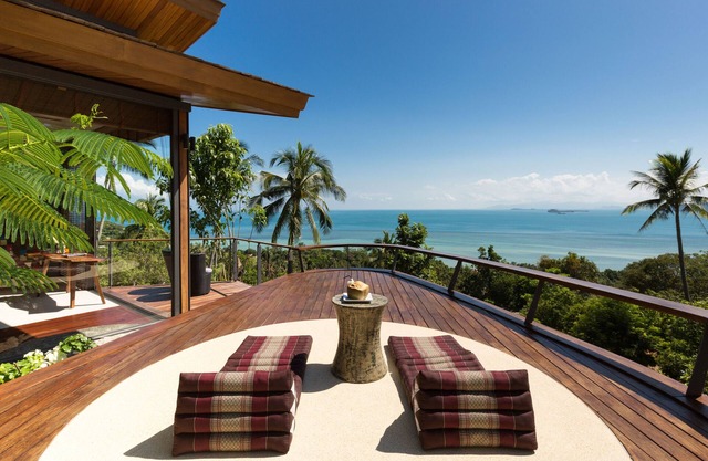 4BR Samui Villa w/Waterfall & Pool in Laem Set